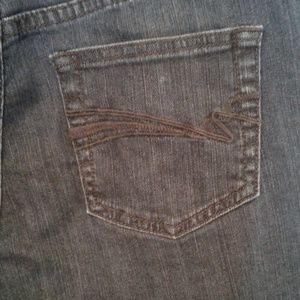 The limited Jean 312 size 10 s.  Flare